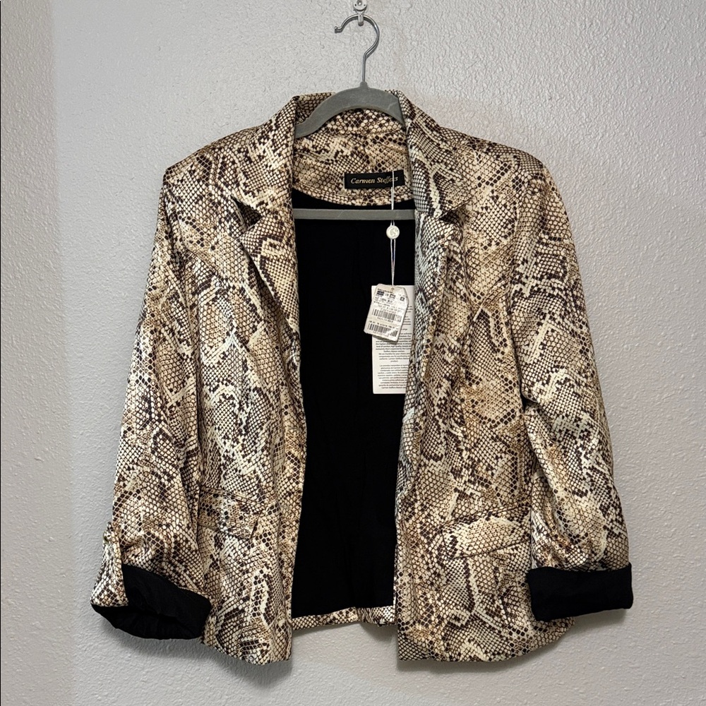 Carmen Steffens Chic Snakeskin Blazer
